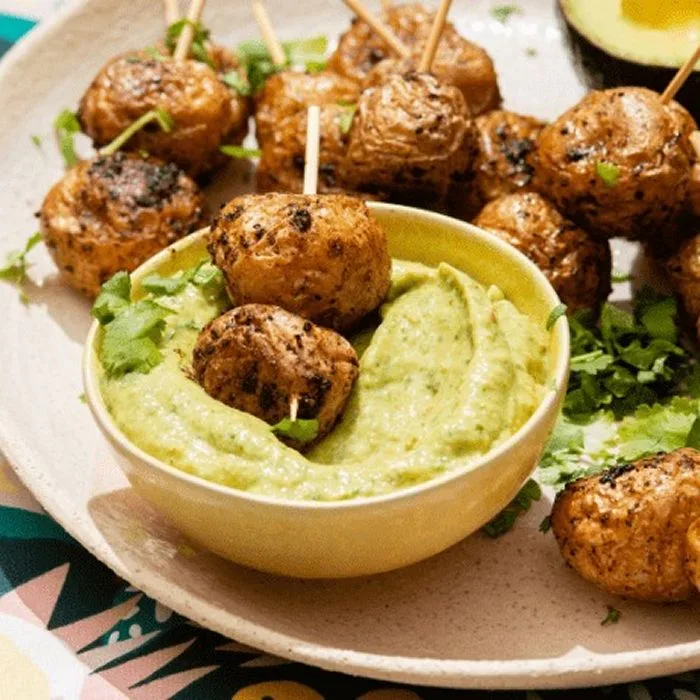 Avocado dip met nieuwe aardappelen