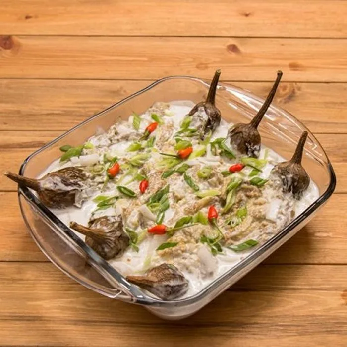 Gegrilde aubergine met kokosmelk