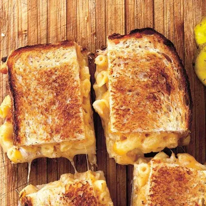 Gegrilde Macaroni en Kaas Sandwich
