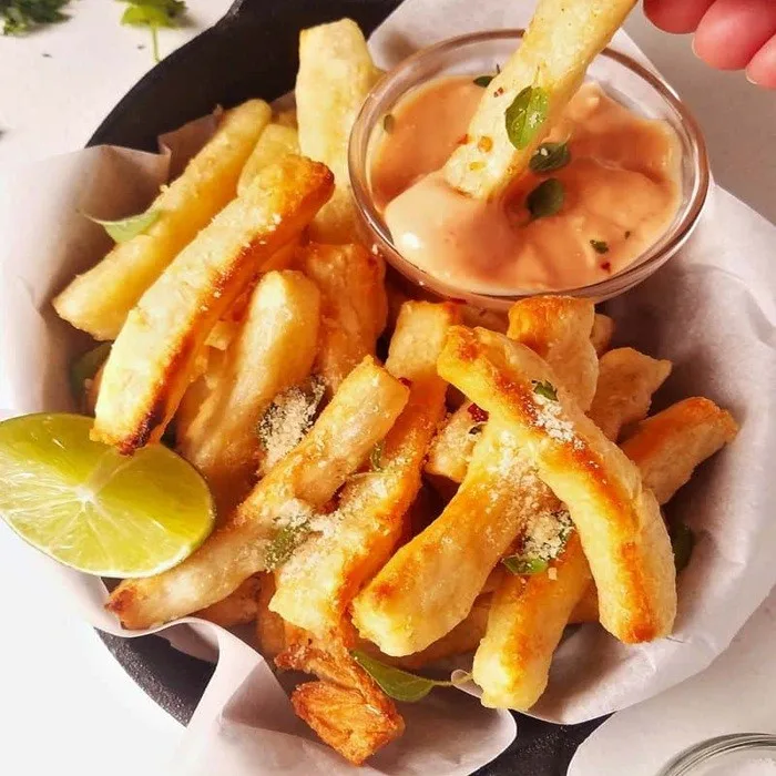 Gepofte Yuca Frietjes met Avocado Dipsaus