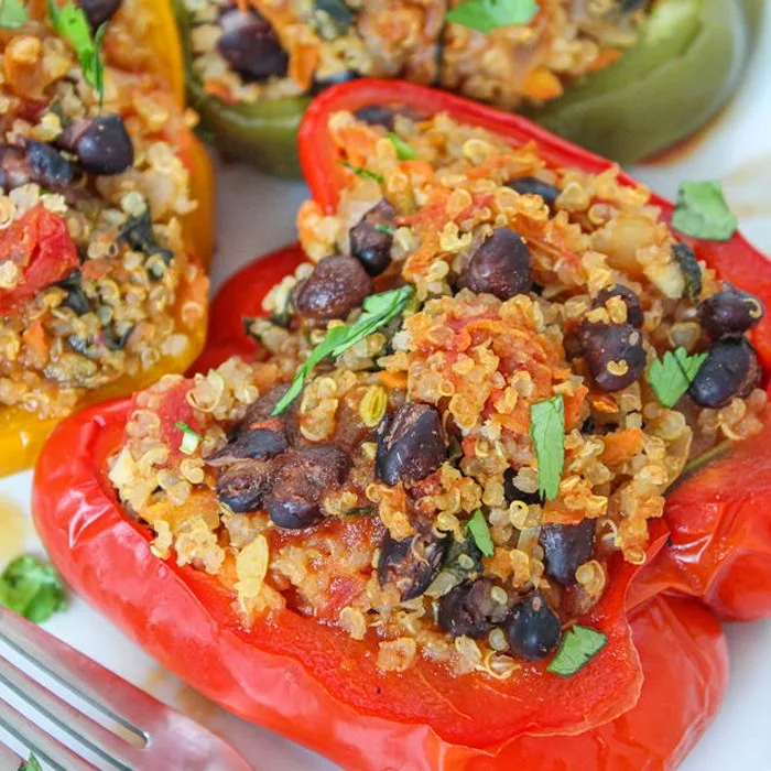 Gevulde Paprika's met Quinoa en Zwarte Bonen