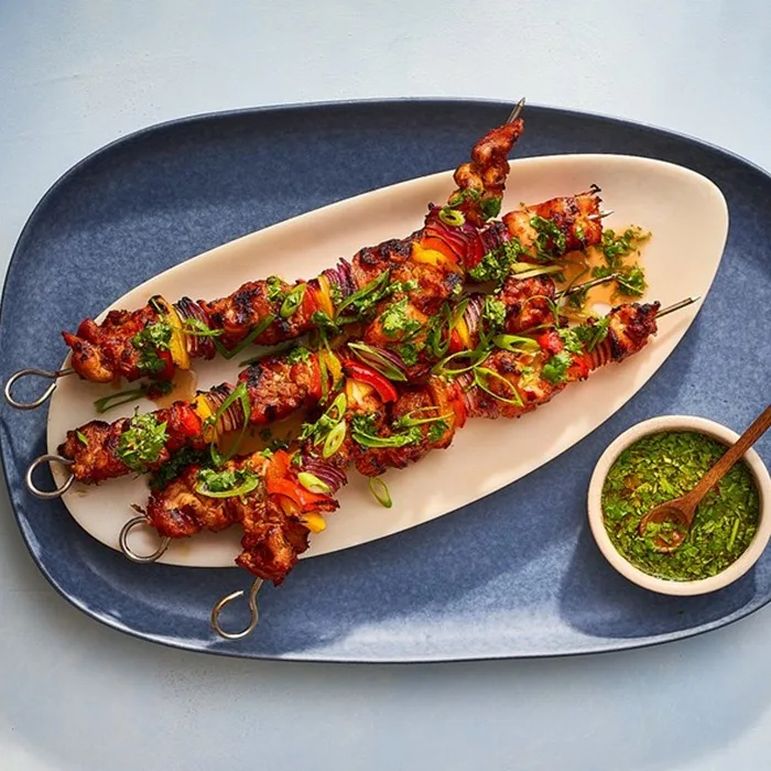 Kip kebabs met rode currypasta en kokosmelk