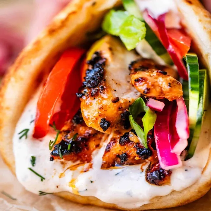 Kip Shawarma met Zelfgemaakte Knoflook-Kruidenyoghurtsaus