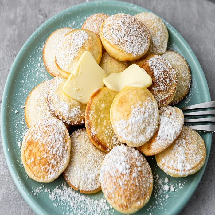 Nederlandse poffertjes (mini pannenkoekjes)