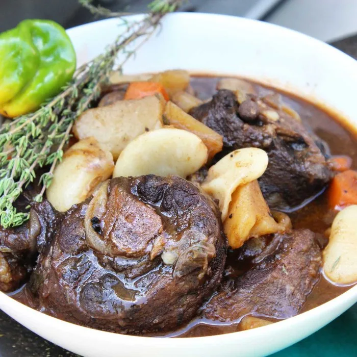 Oxtail met brede bonen