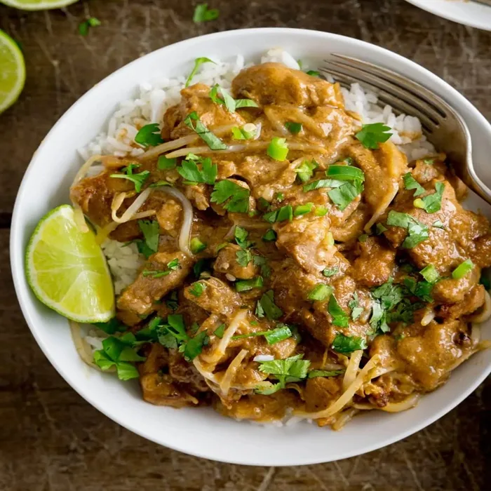 Thaise Curry met Varkensvlees en Pinda's