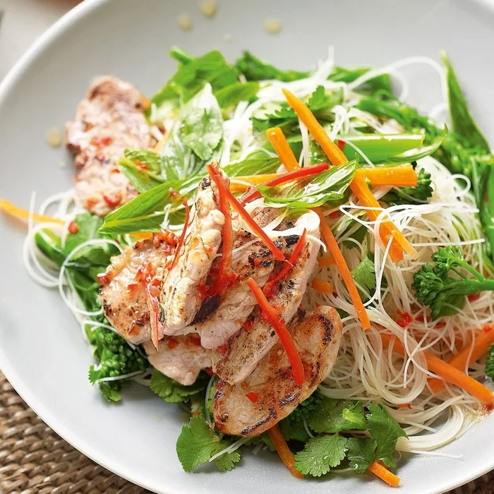 Thaise Rijstnoedelsalade