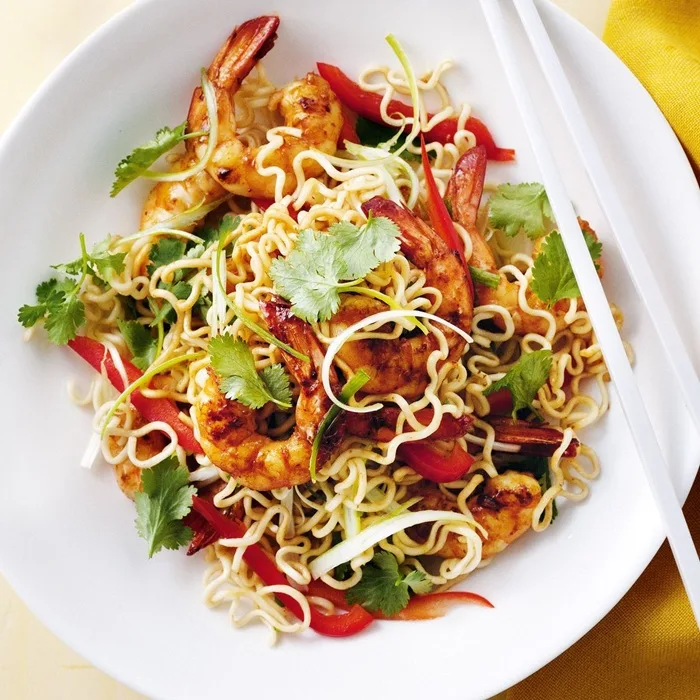 Vietnamese Salade met Garnalen en Rijstnoedels