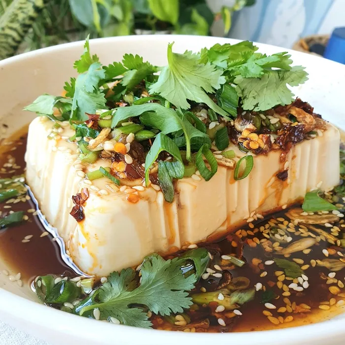 Zijdezachte Tofu met Sesam Sojasaus